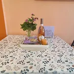 Cozy Ideal For 2 Guests Враца