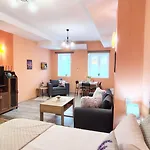 Апартамент Cozy Ideal For 2 Guests