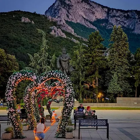 Апартамент аладин- център *